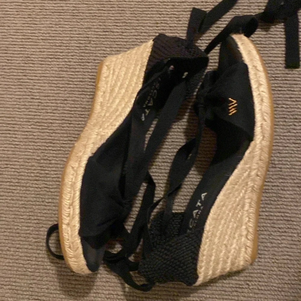 Viscata Barcelona espadrilles sz 40 black with black ankle straps